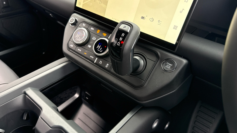 Land Rover Defender 3.0 D250 X-Dynamic SE 90 3dr Auto Diesel Estate